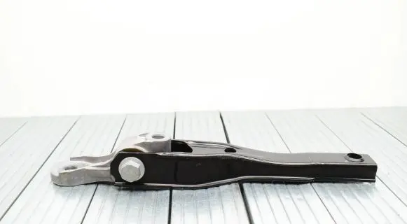 Volkswagen Tiguan Engine mounting bracket 5Q0199855C