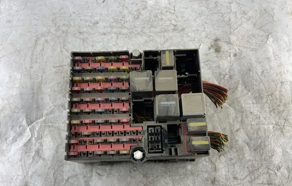 Ford Fusion Fuse module 3C20286 2N1T14401HH