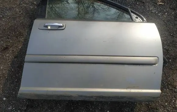 Nissan X-Trail T30 Front door pilkos