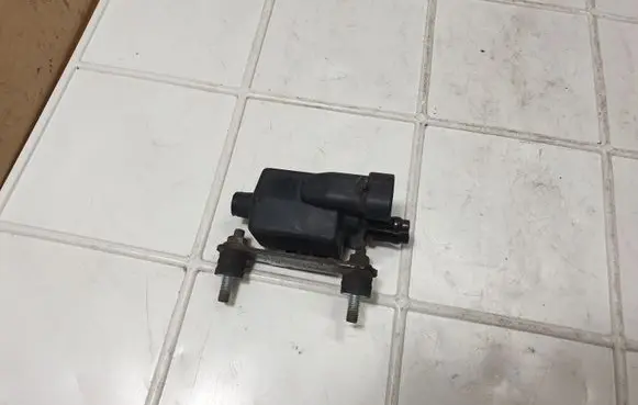 Renault Laguna I Turbo solenoid valve 7700861642