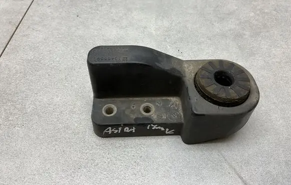 Radiator mount bracket