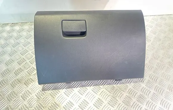 Glove box