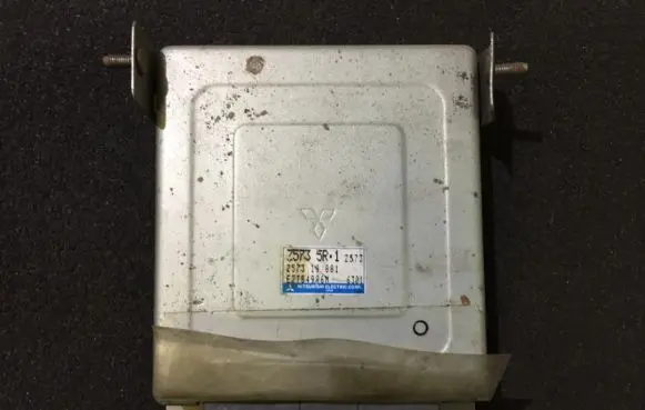 Mazda 323 F Engine control unit/module Z5735R1