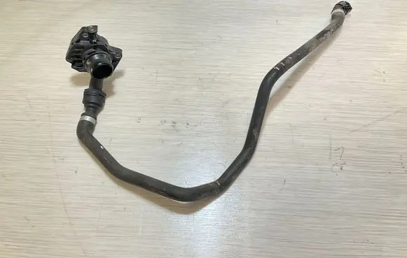 BMW 5 F10 F11 Engine coolant pipe/hose 8571803