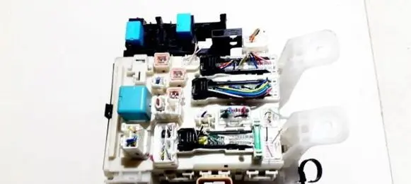 Toyota RAV 4 (XA30) Fuse box set 5j311134 5j31-1134