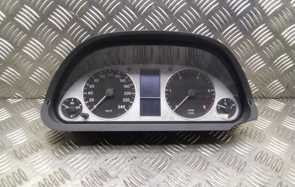 Mercedes-Benz B W245 Speedometer (instrument cluster) 1031098110 1031098101