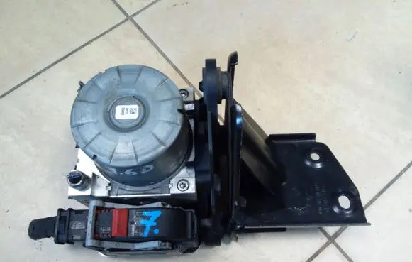 Volkswagen Tiguan ABS Pump 5Q0614517BG