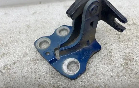 Tesla Model 3 Front door upper hinge Fur034f