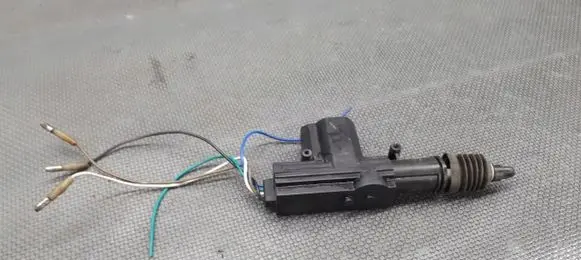 Volkswagen Golf IV Central locking relay 