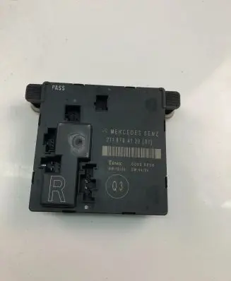 Mercedes-Benz E W212 Door control unit/module 2118704126