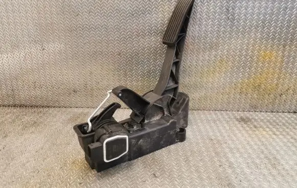 Mercedes-Benz A W169 Accelerator throttle pedal 1693000204