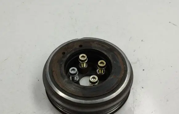 Volkswagen Golf IV Crankshaft pulley 038105249