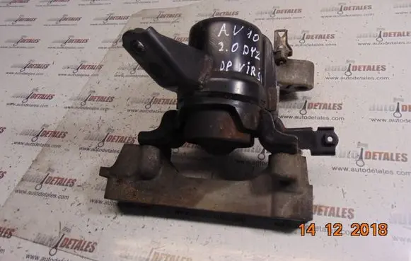 Engine mount bracket