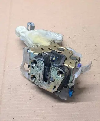 Nissan X-Trail T30 Front door lock 80552AA200 89A910