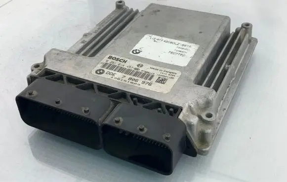 BMW 5 E60 E61 Engine control unit/module 7806976 7807762 0281014437
