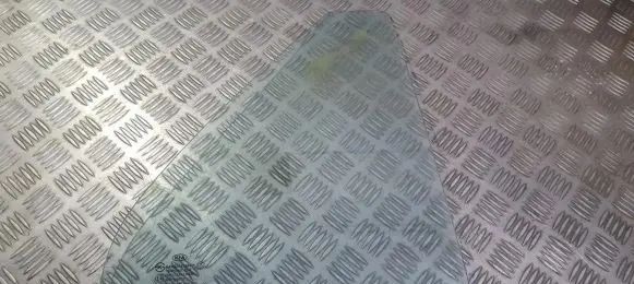 KIA Carens I Rear vent window glass 