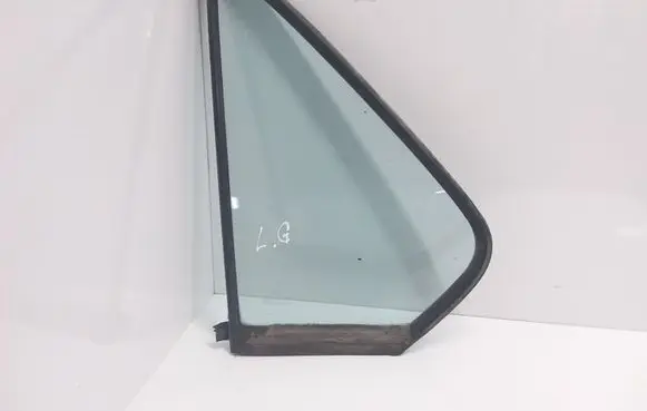 BMW 5 E28 Rear vent window glass 