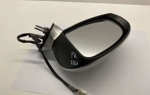 Toyota Avensis T270 Front door electric wing mirror E11026399 SKH7760 E11036399