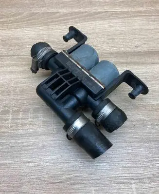 BMW 7 E65 E66 Coolant heater control valve 6906652 1147412159