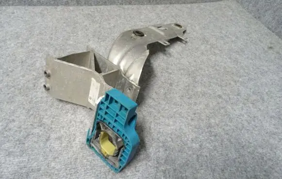 Radiator mount bracket