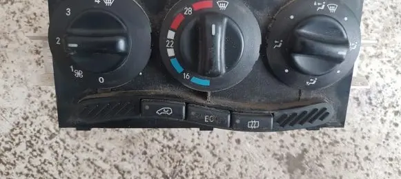 Mercedes-Benz A W168 Climate control unit 1688300485
