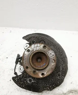 BMW 1 E81 E87 Front wheel hub