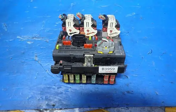 Citroen C4 I Picasso Fuse box set 9675877980