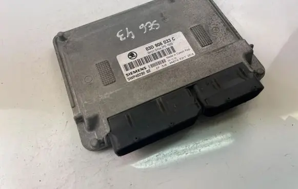 Skoda Fabia Mk1 (6Y) Engine control unit/module ECU 03D906033C