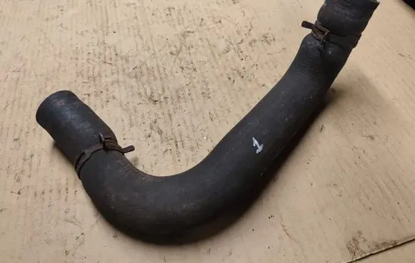Jeep Grand Cherokee Engine coolant pipe/hose