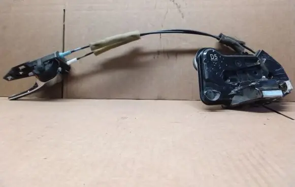 Toyota Prius+ (ZVW40) Front door lock