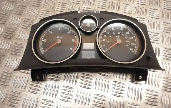Opel Zafira B Speedometer (instrument cluster) 13243054