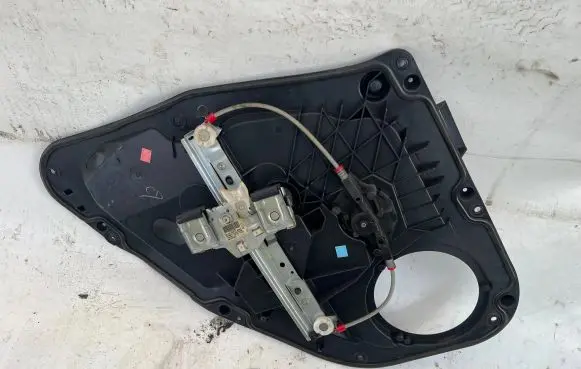 Ford Fiesta Rear window lifting mechanism without motor C1BBA045H22AC