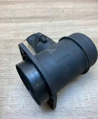 Volkswagen PASSAT B5 Mass air flow meter 0281002216