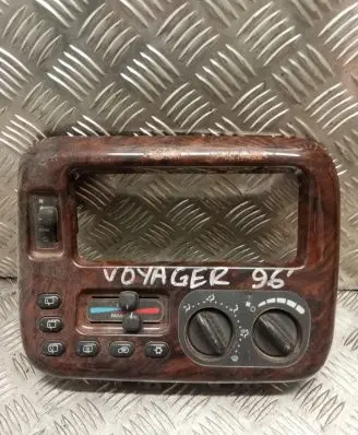 Chrysler Voyager Climate control unit 4677357L