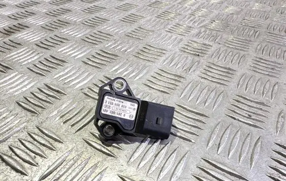 Audi A4 S4 B7 8E 8H Air pressure sensor 038906051C 0281002401