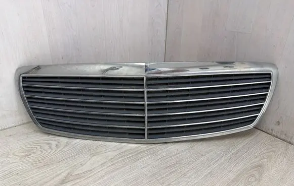 Mercedes-Benz E W211 Front grill A2118800283 A2118300283