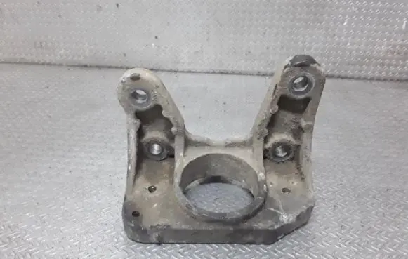 Opel Vivaro Engine mounting bracket
