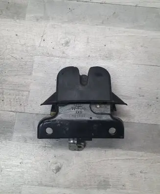 Audi A4 S4 B5 8D Tailgate/trunk/boot lock/catch/latch 181197