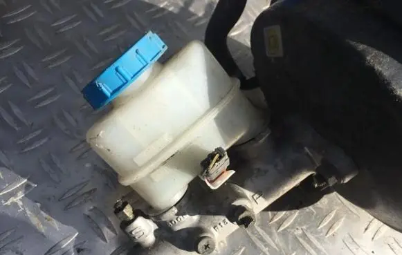Nissan Primera Master brake cylinder