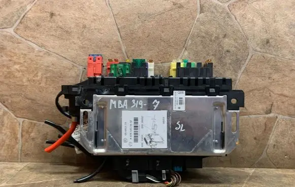 Mercedes-Benz SL R230 Fuse module A0265453432