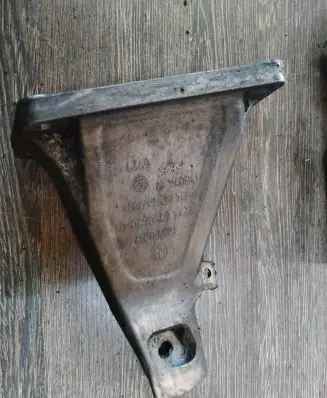 BMW 7 E65 E66 Engine mount bracket 6758420