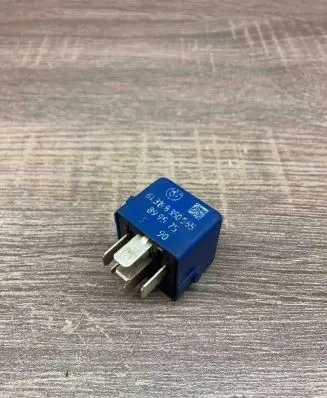 BMW 7 E32 Other relay 8350565 899575