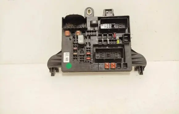 Opel Insignia A Fuse module 13277318 10453811010
