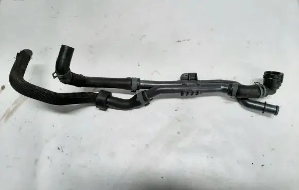 Volkswagen Golf VIII Engine coolant pipe/hose 3Q0121070S