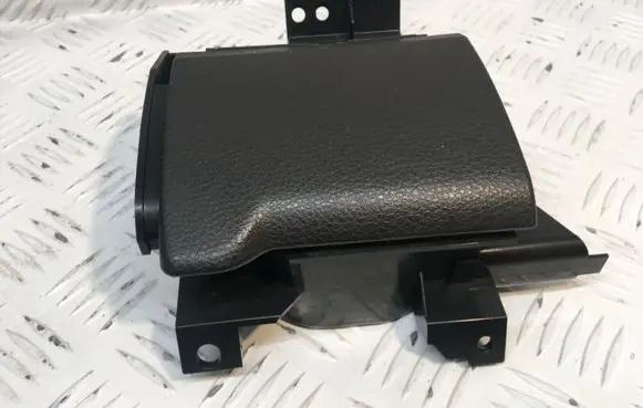 Nissan X-Trail T30 Glove box 68430EQ100