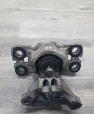 Volvo XC70 Engine mount bracket 31401307