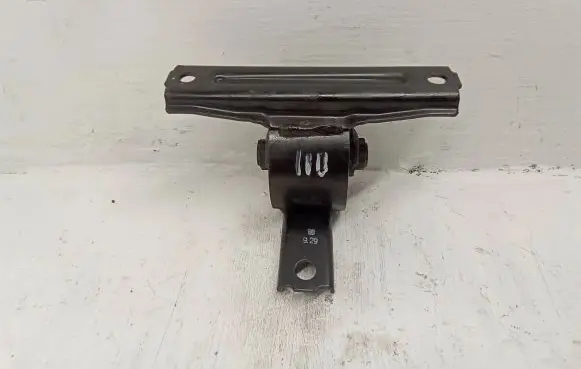 Mitsubishi Outlander Engine mount bracket