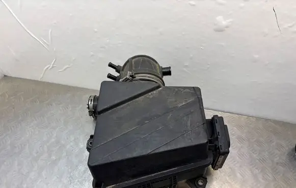 KIA Stinger Air filter box 28110J5100