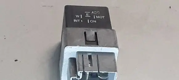 Volvo S40, V40 Other relay MB953394