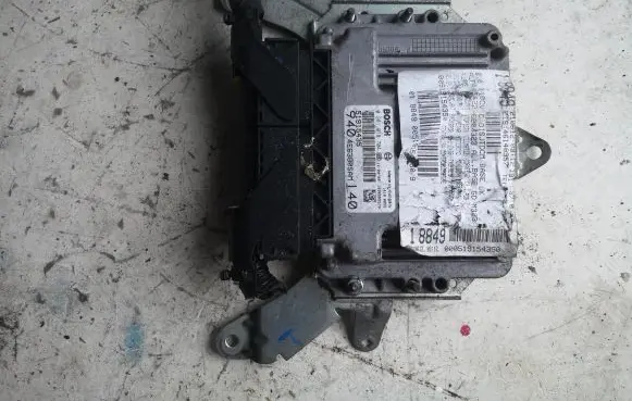 Alfa Romeo Giulietta Engine control unit/module 0281018704